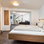 Haus Sabrina Masnerjoch 아파트 시